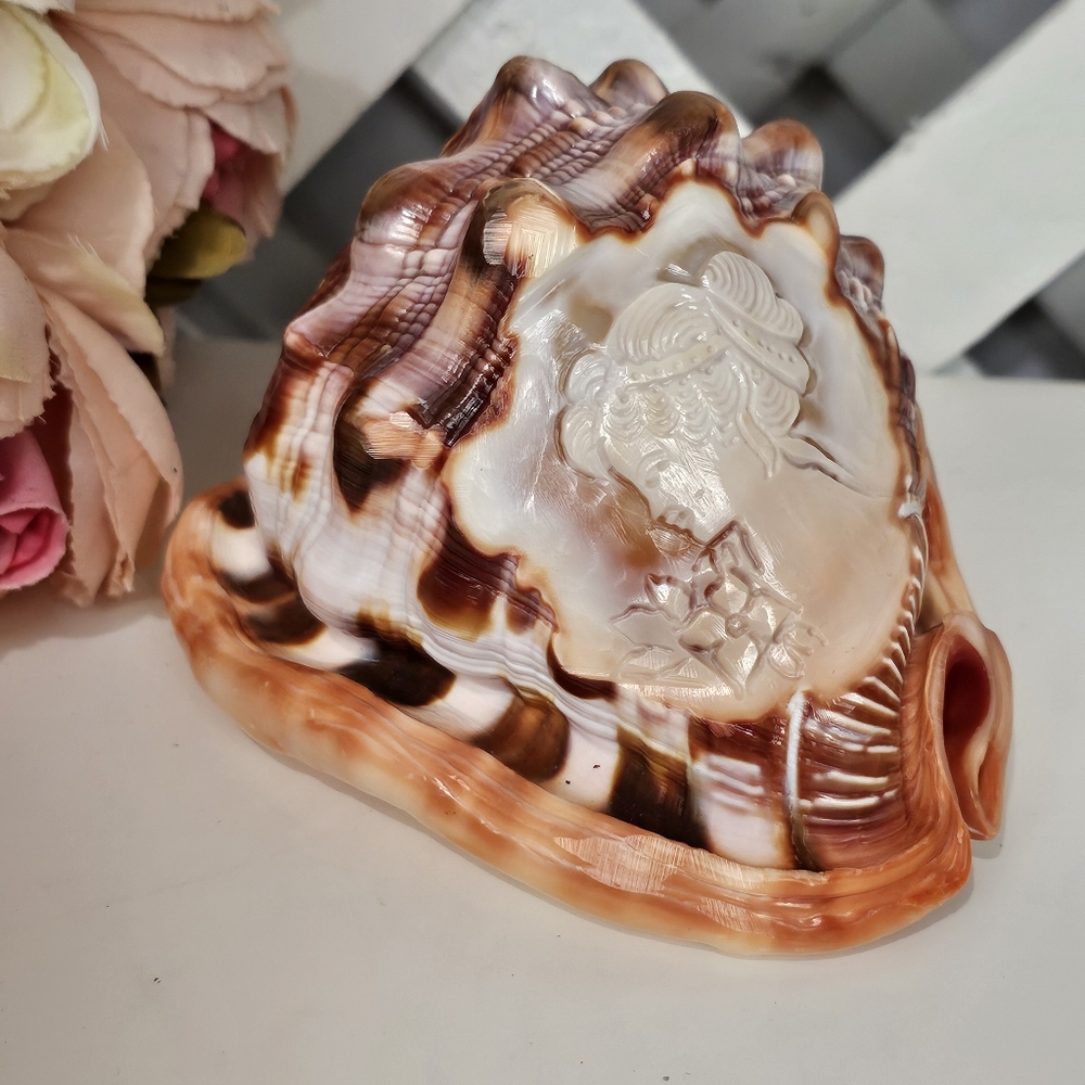 M&M Scognamiglio Italy Cameo Handcarved Conchshel